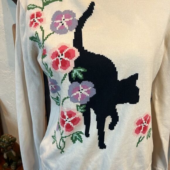 Northern Isles Cream Mock Neck Floral Black Cat Sweater, M! - Picture 2 of 8